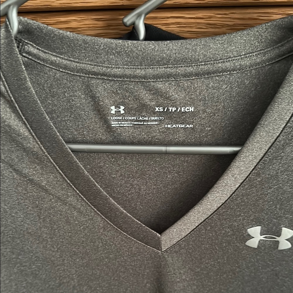 2 Under Armour Women's Short Sleeve V-Neck Tops - Gray and Black - Picture 3 of 6